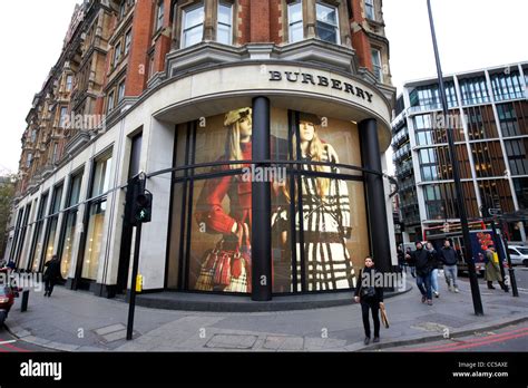 burberry outlets uk location.